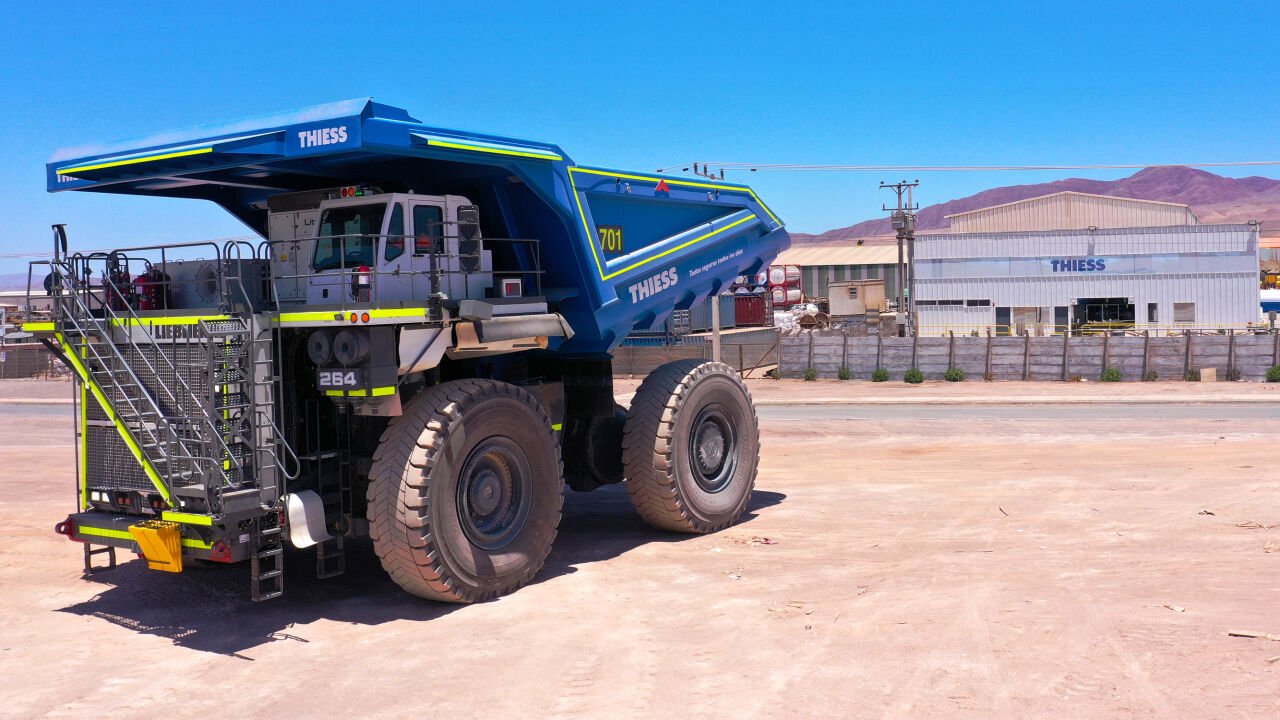T 264s make an entrance in Thiess blue at Encuentro