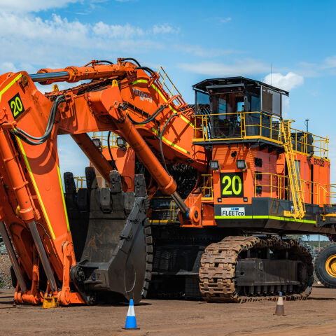Hitachi EX5500