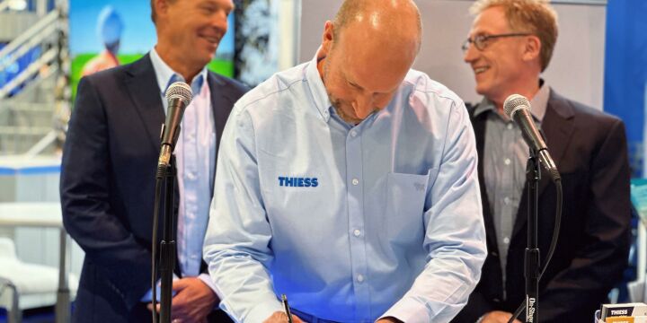 Thiess 1.jpeg: Thiess Group Executive – Americas Darrell White, signing the decarbonisation agreement between Thiess and FLANDERS at MINExpo 2024